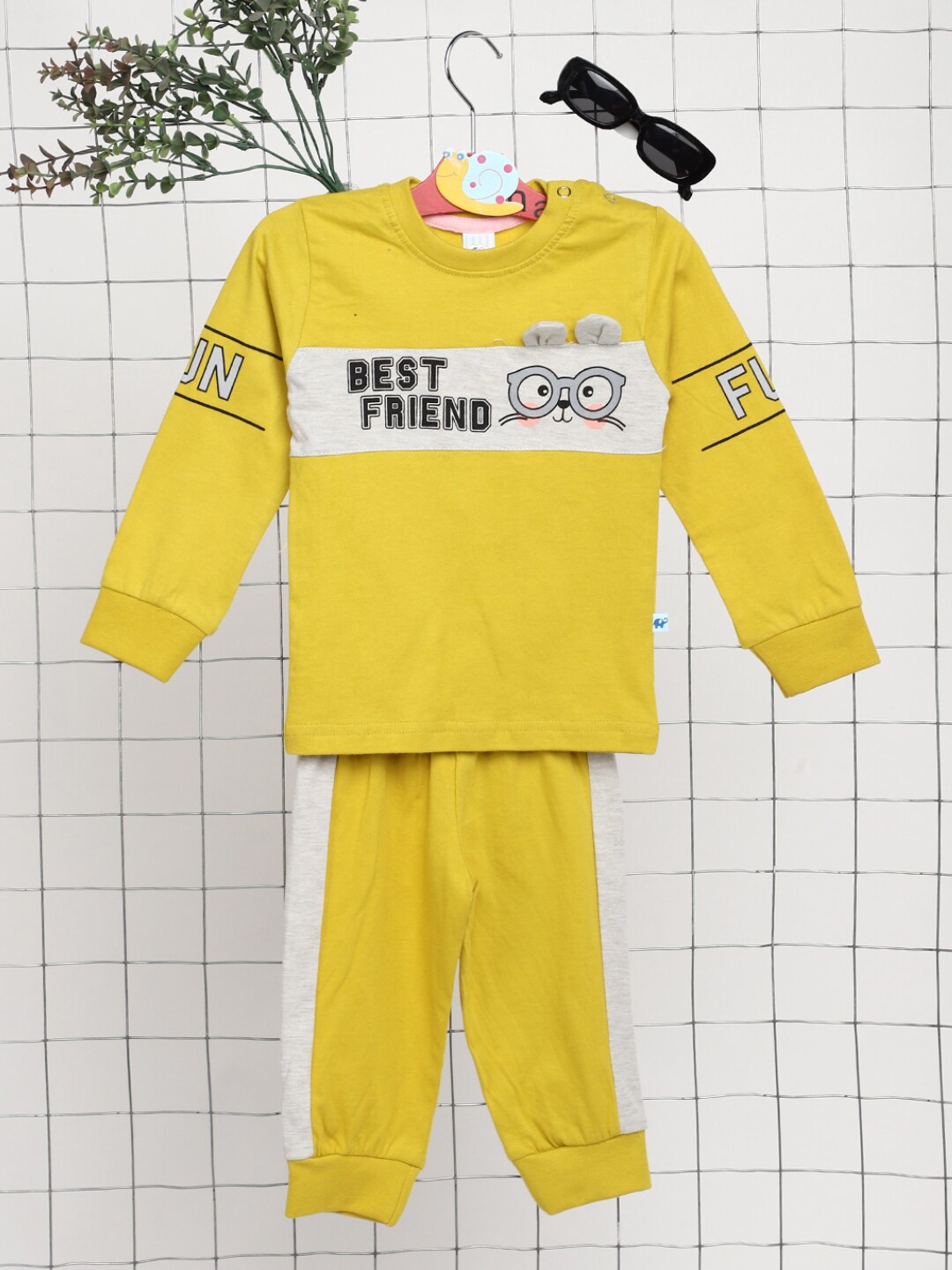 

V-Mart Infant Kids Printed Pure Cotton T-shirt With Pyjamas, Yellow