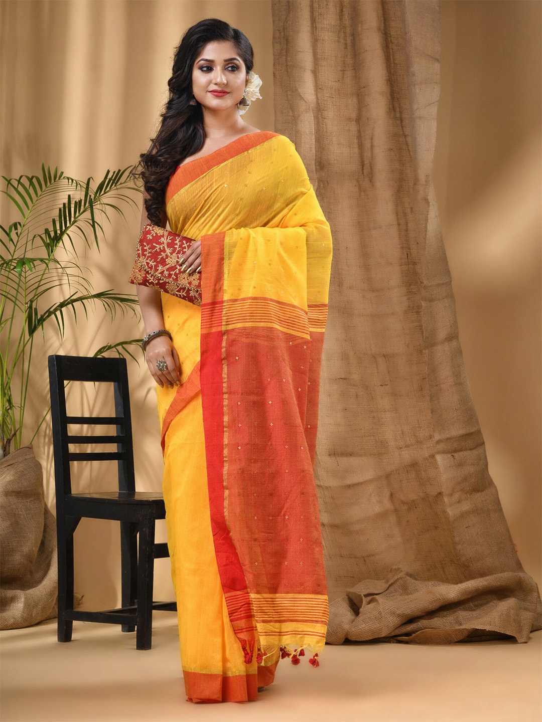 

DESH BIDESH Embellished Sequinned Saree, Yellow