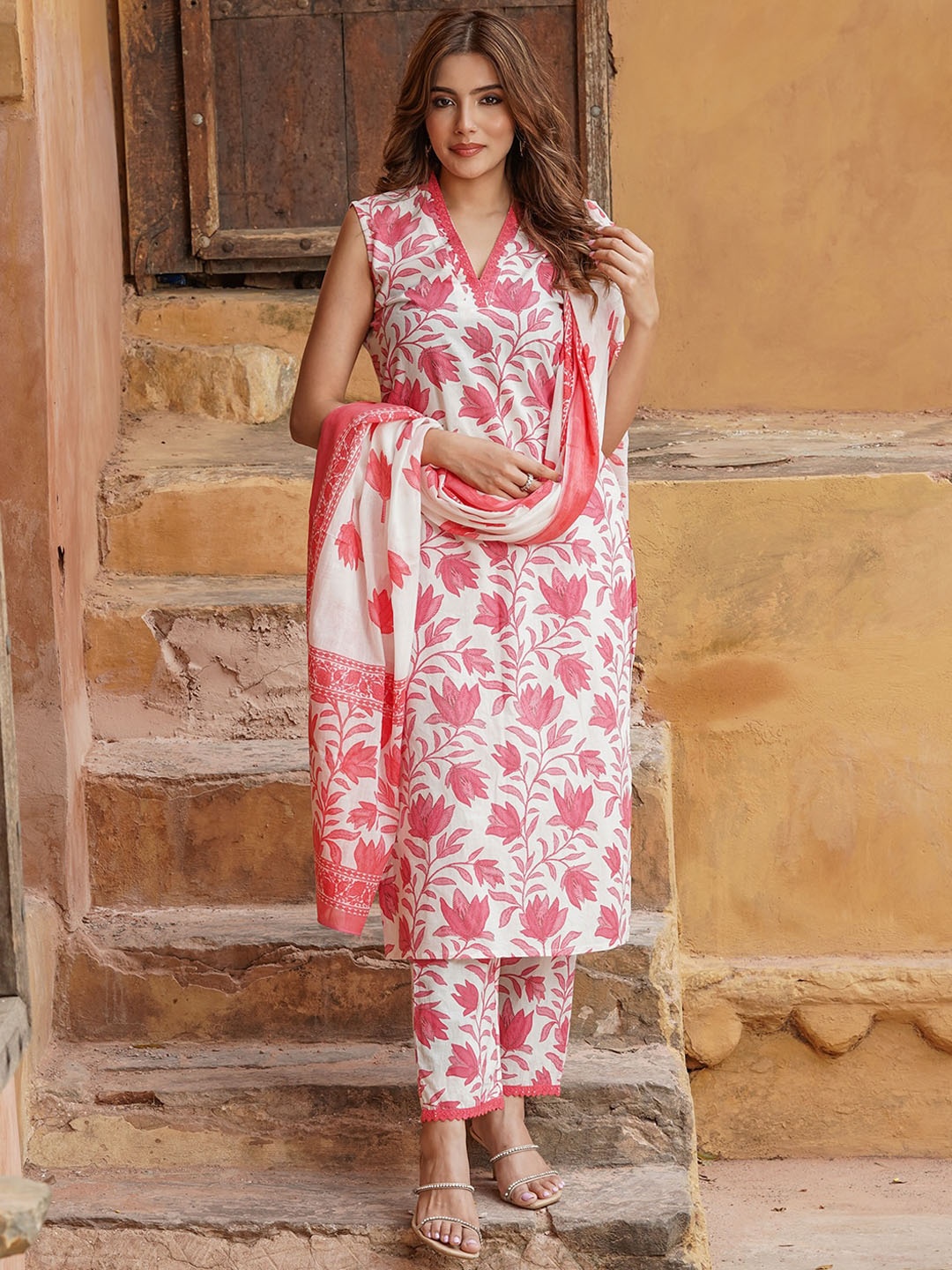 

KALINI Floral Printed Regular Pure Cotton Kurta With Trousers & With Dupatta, Red