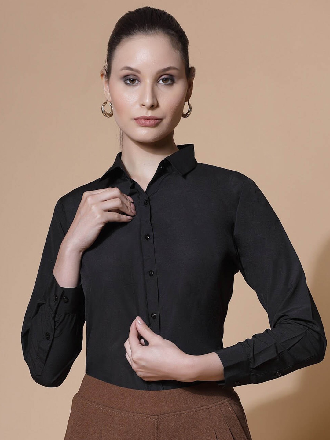 

DressBerry Black Slim Fit Spread Collar Formal Shirt