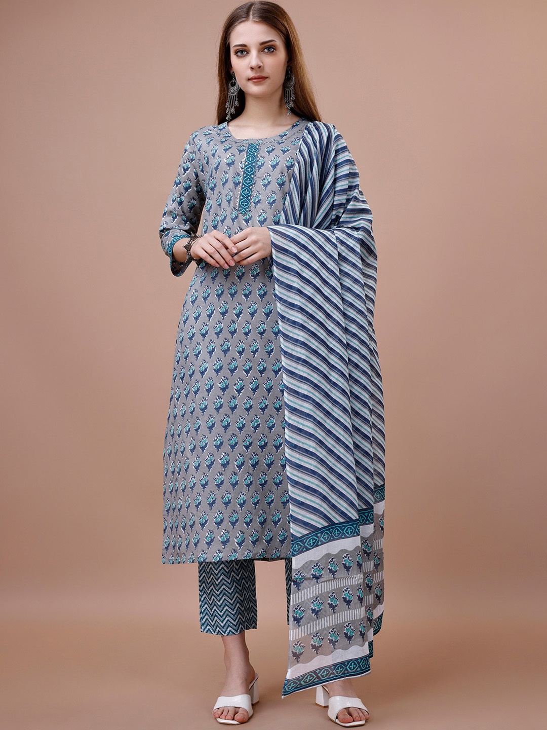 

Sangria Ethnic Motifs Printed Straight Pure Cotton Kurta And Trousers With Dupatta, Navy blue