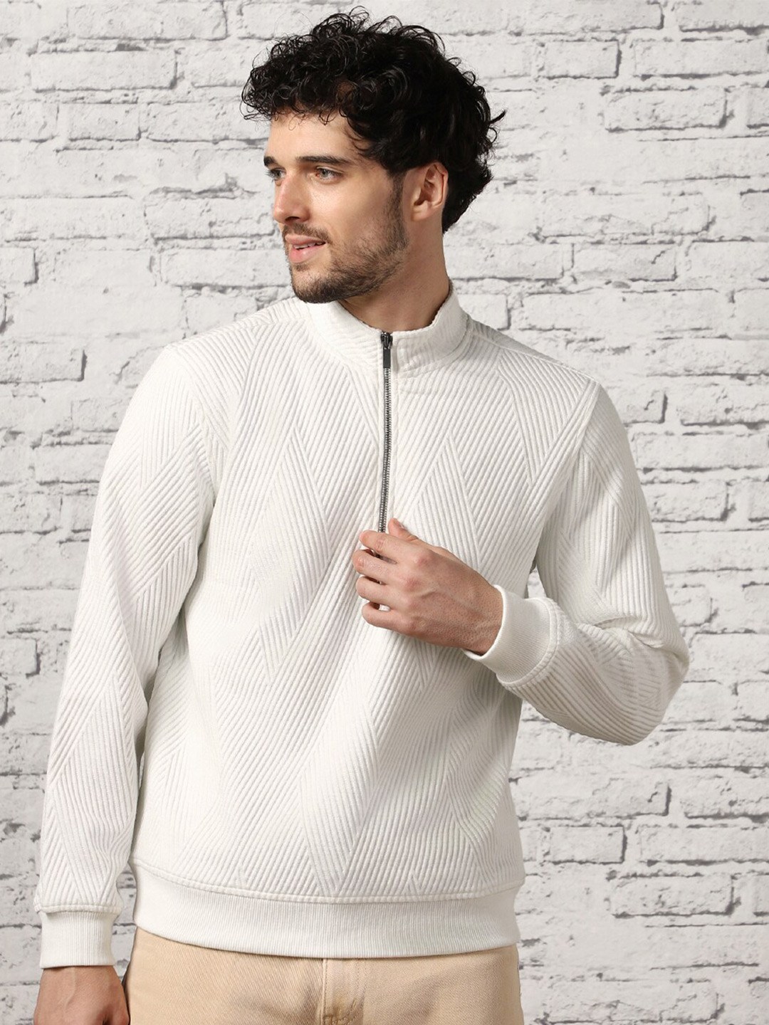 

NOBERO Self Design Stand Collar Pullover Sweatshirt, White