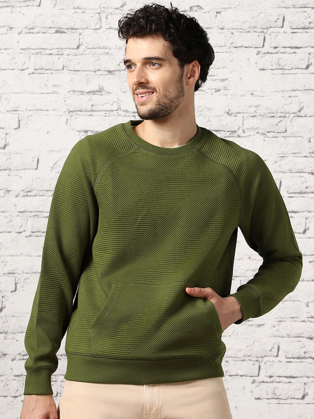 

NOBERO Zigzag Self Design Quilted Round Neck Pullover, Green