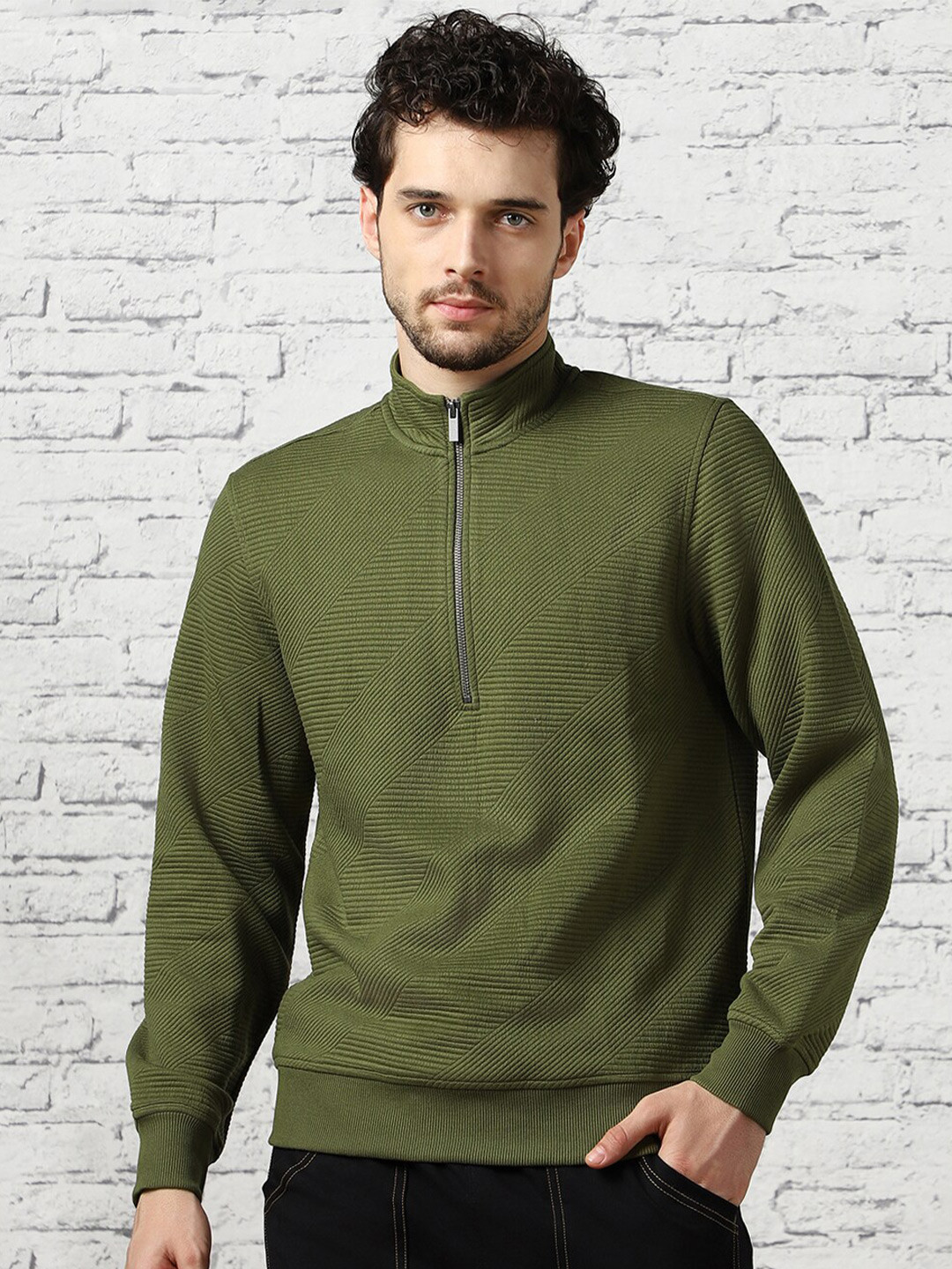 

NOBERO Zigzag Self Design Quilted Pullover, Green