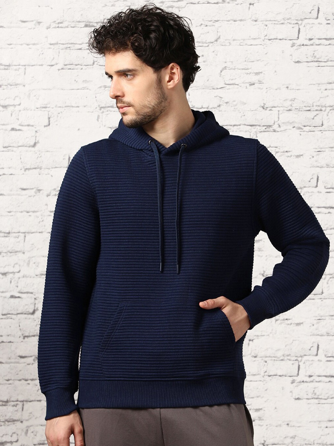 

NOBERO Self Design Quilted Hooded Pullover, Navy blue