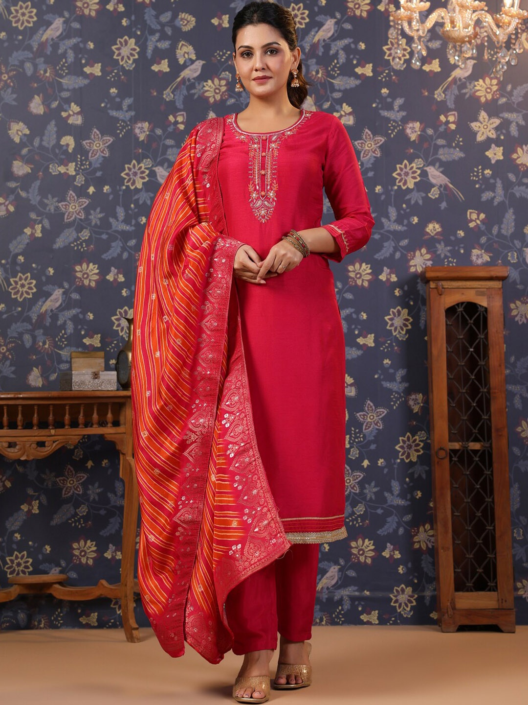 

House of Pataudi Thread Work Pure Silk Straight Kurta & Trouser With Dupatta, Pink