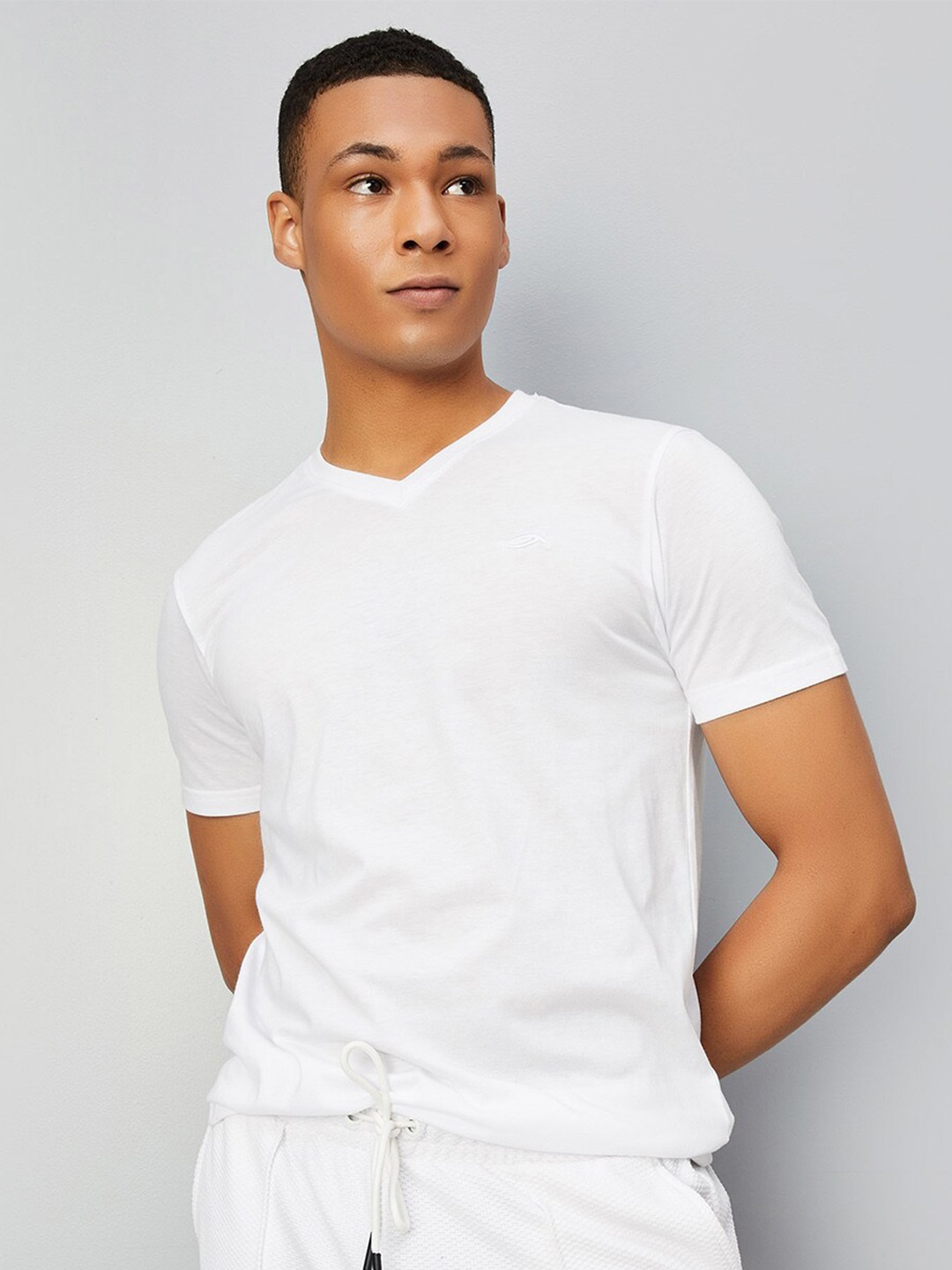 

max V-Neck Casual T-shirt, White