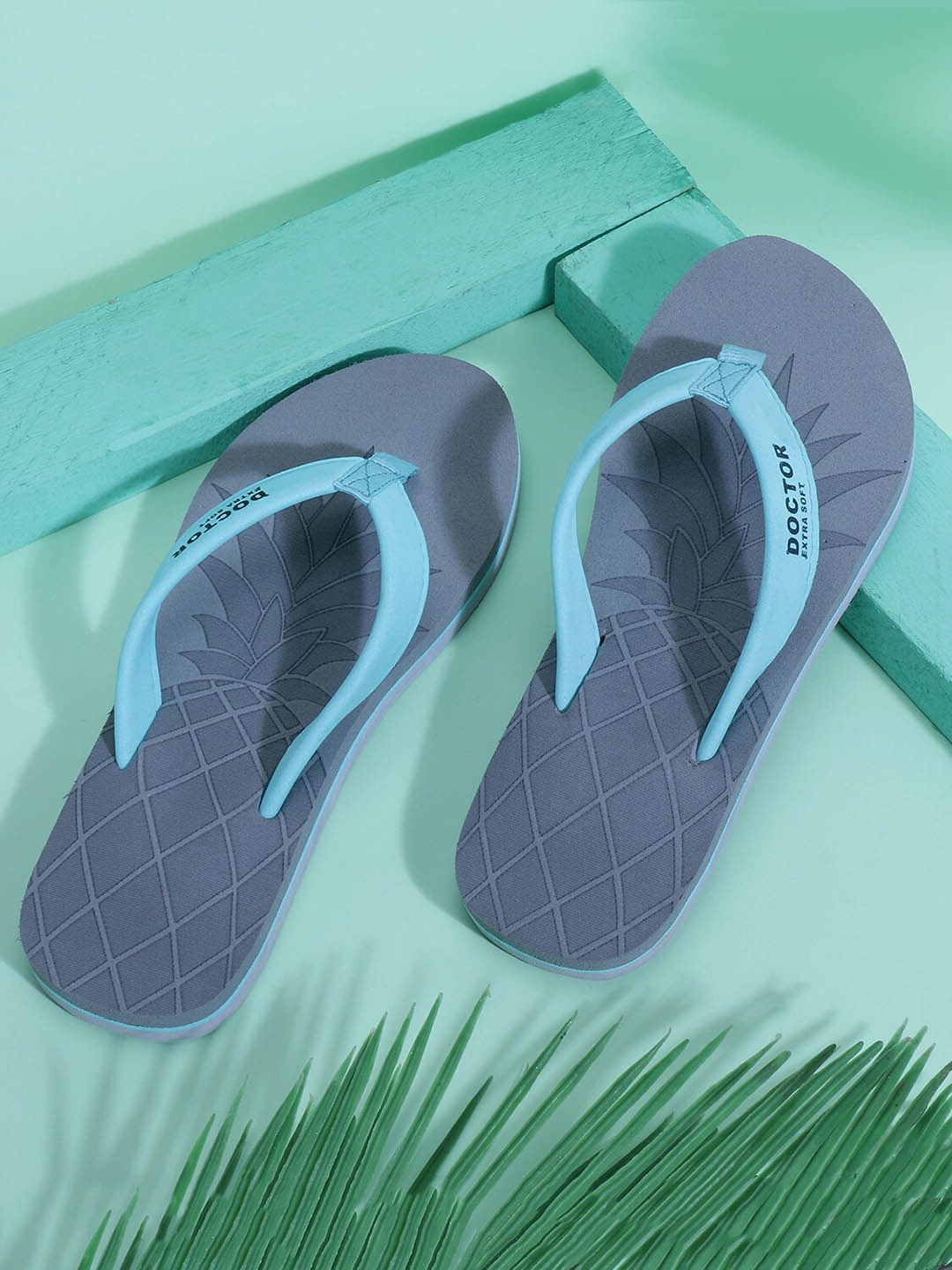 

DOCTOR EXTRA SOFT Women Printed Bounce Back Technology Non-Slip Thong Flip-Flops, Grey