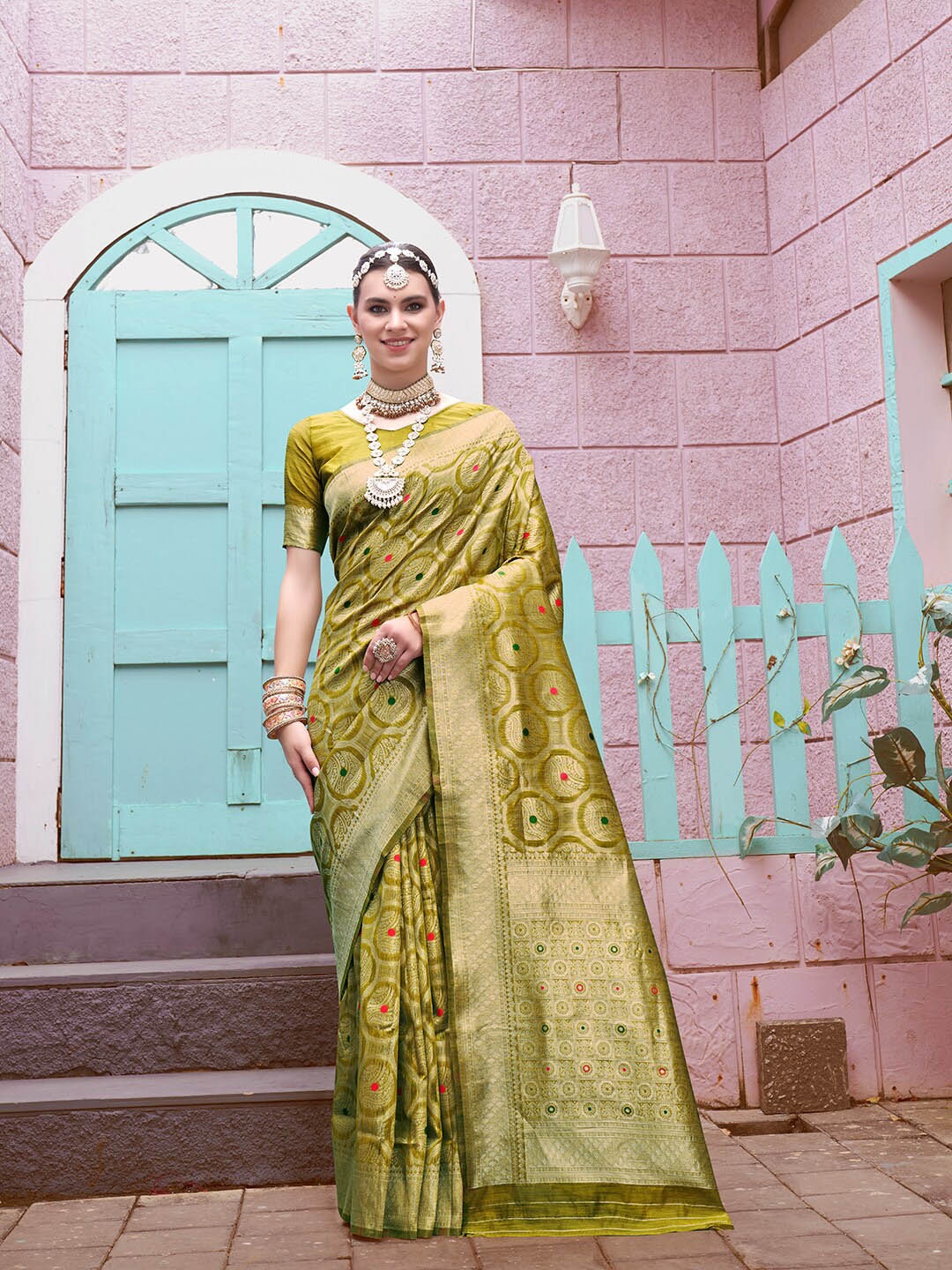 

Anouk Lime Green & Gold-Toned Ethnic Motifs Woven Design Zari Pure Linen Saree