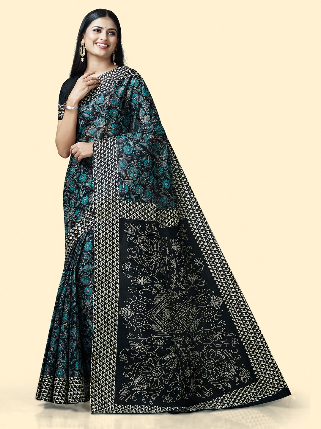 

SHANVIKA Ethnic Motifs Printed Pure Cotton Saree, Black
