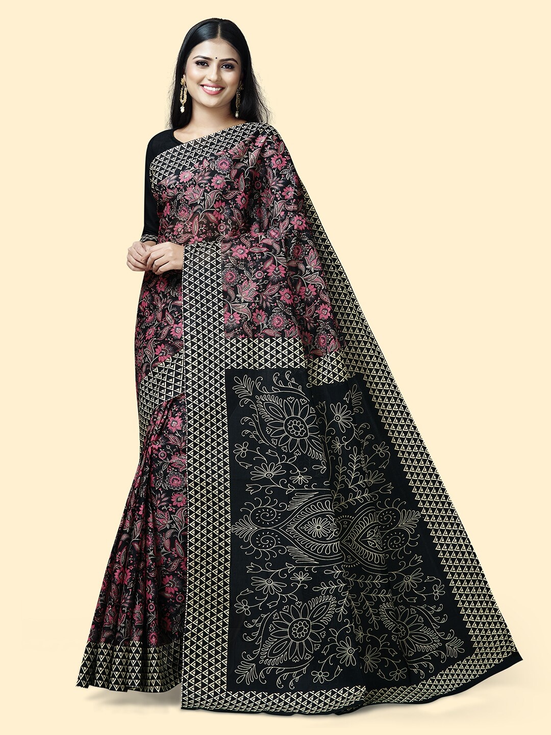 

SHANVIKA Floral Printed Pure Cotton Saree, Black