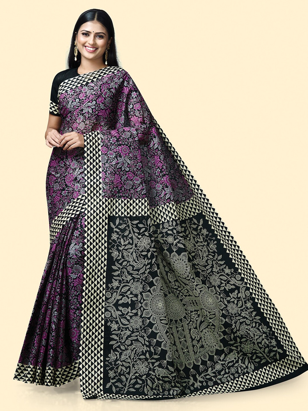 

SHANVIKA Floral Printed Pure Cotton Saree, Black