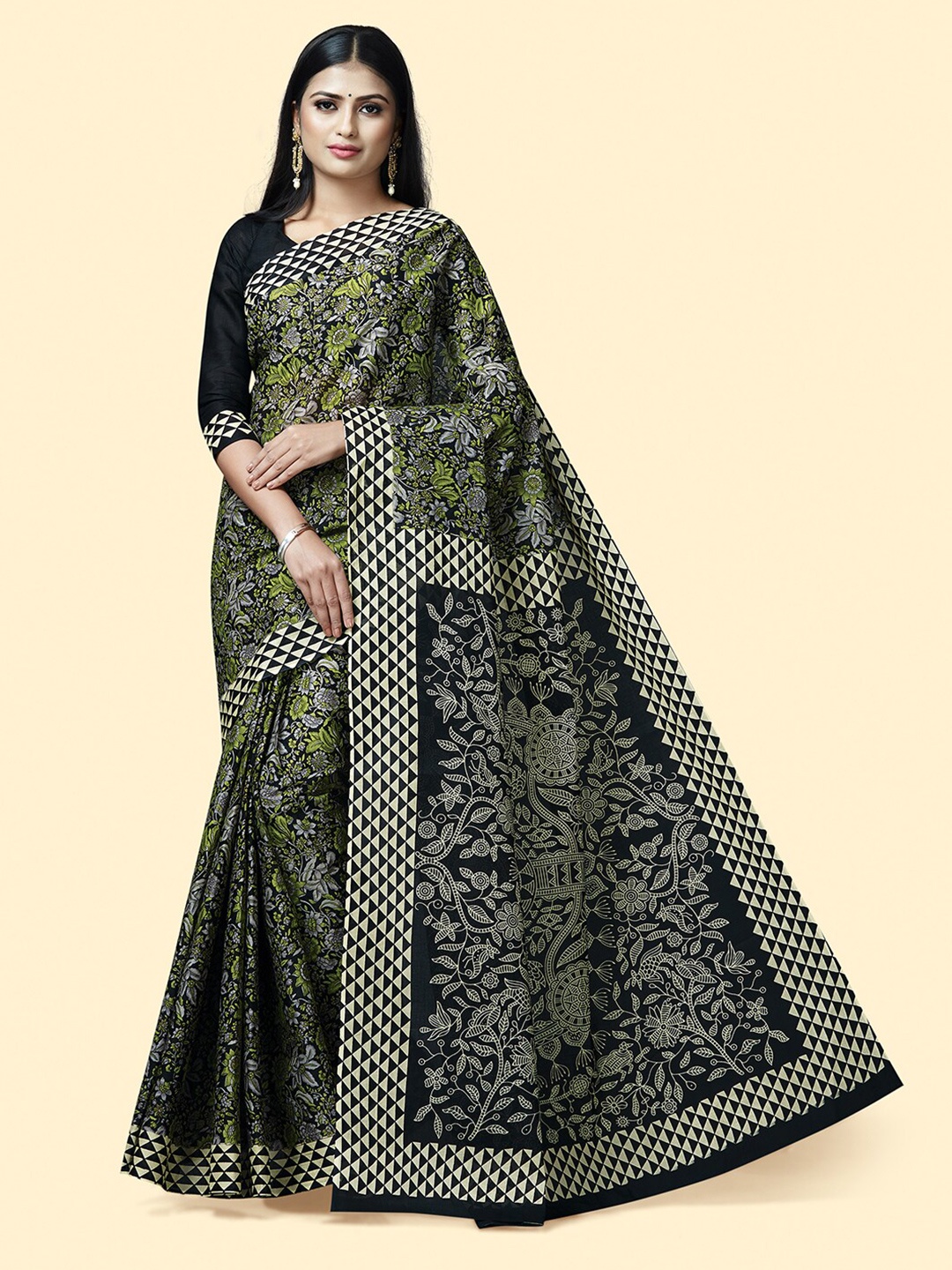

SHANVIKA Floral Printed Pure Cotton Saree, Black