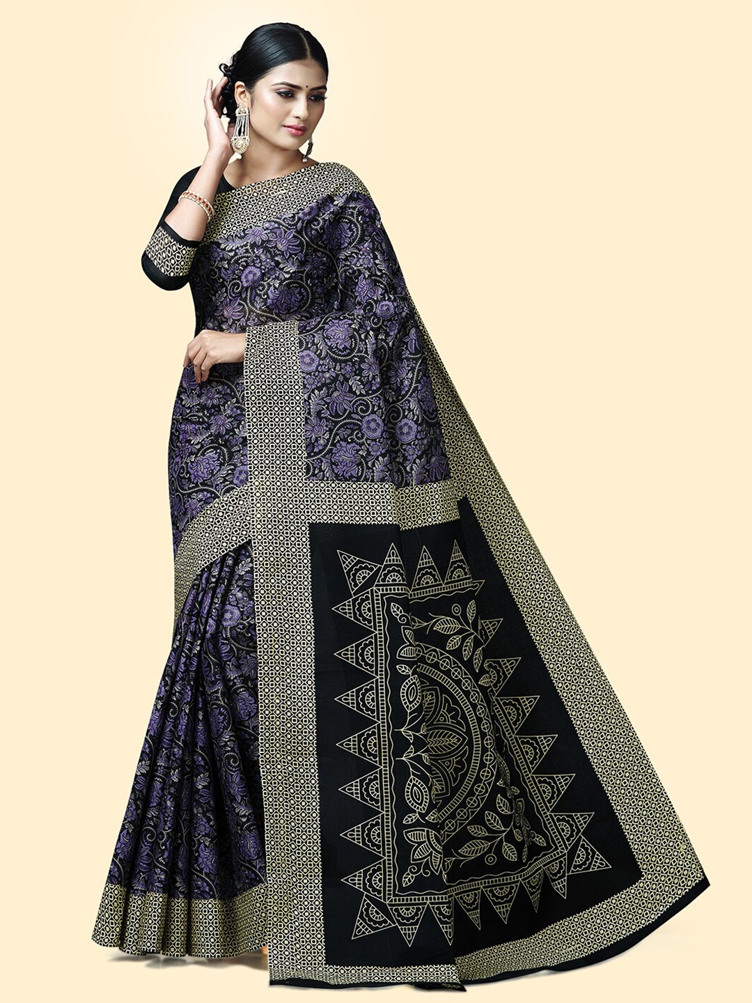

SHANVIKA Floral Printed Pure Cotton Saree, Black