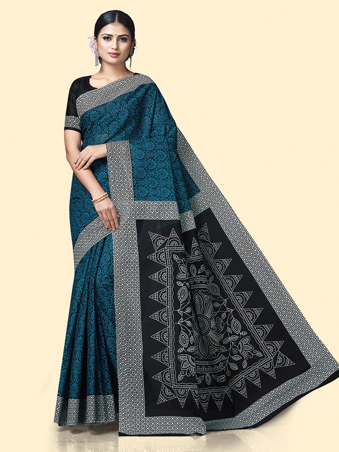 

SHANVIKA Ethnic Motifs Printed Pure Cotton Saree, Black