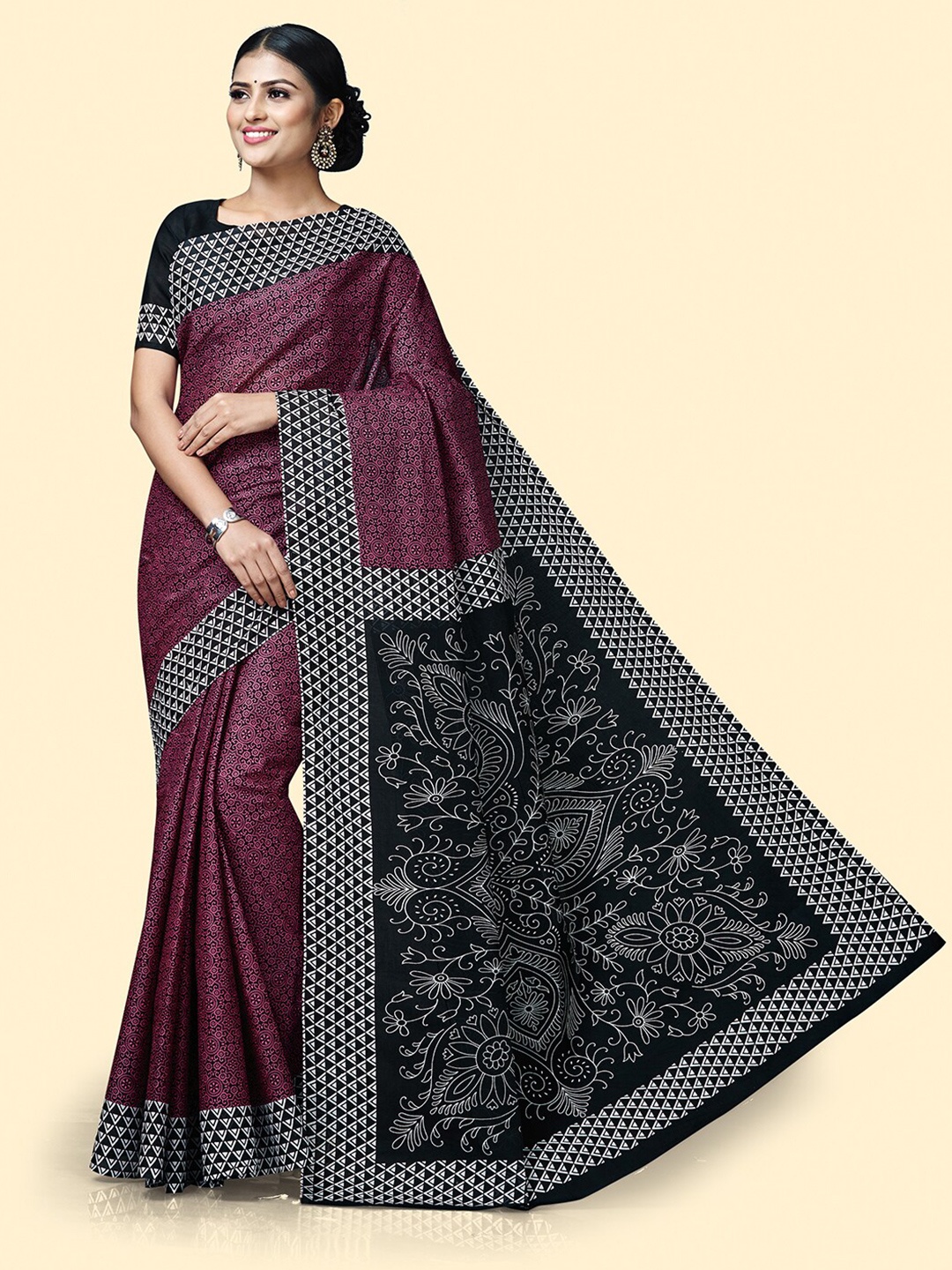 

SHANVIKA Floral Printed Pure Cotton Saree, Black