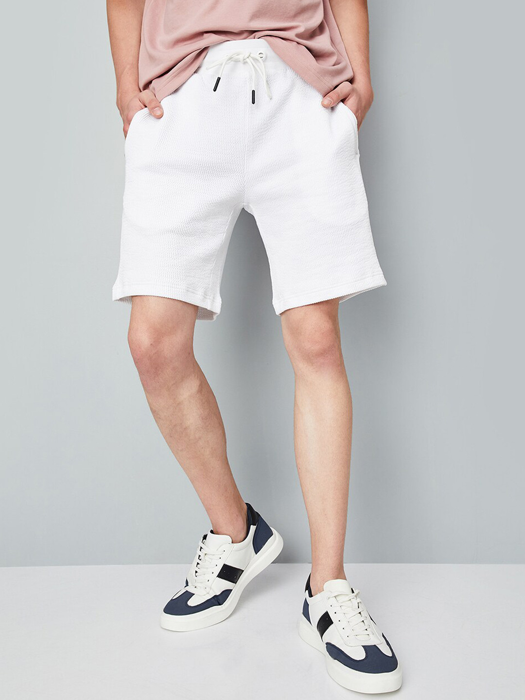 

max Men Mid-Rise Casual Shorts, White