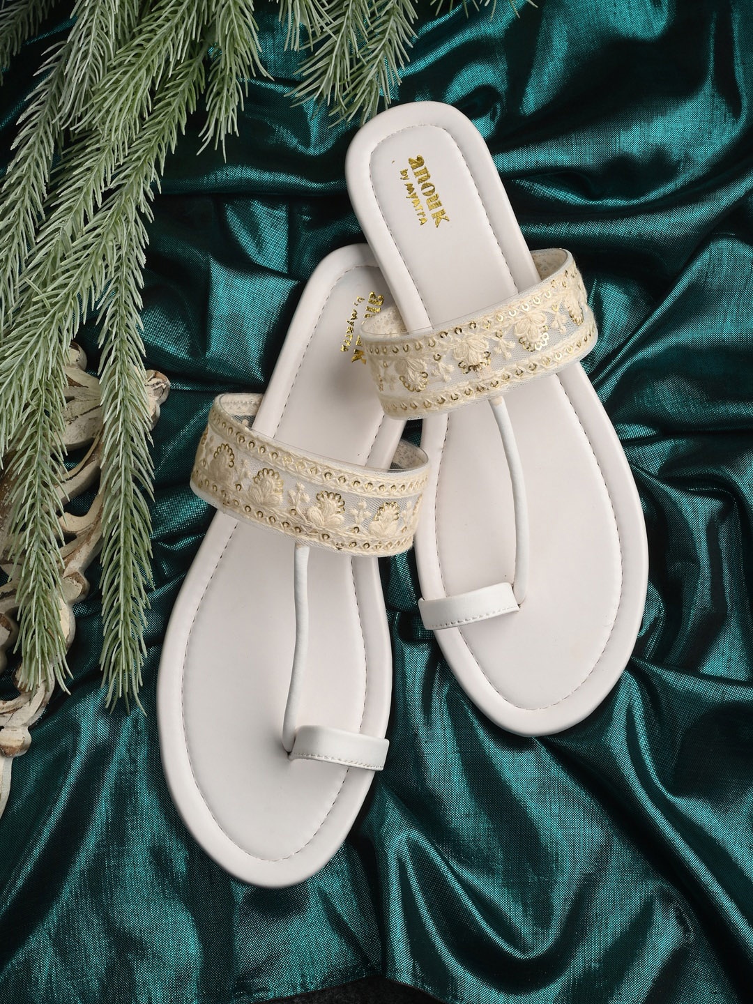 

Anouk White Ethnic Embroidered One Toe Flats