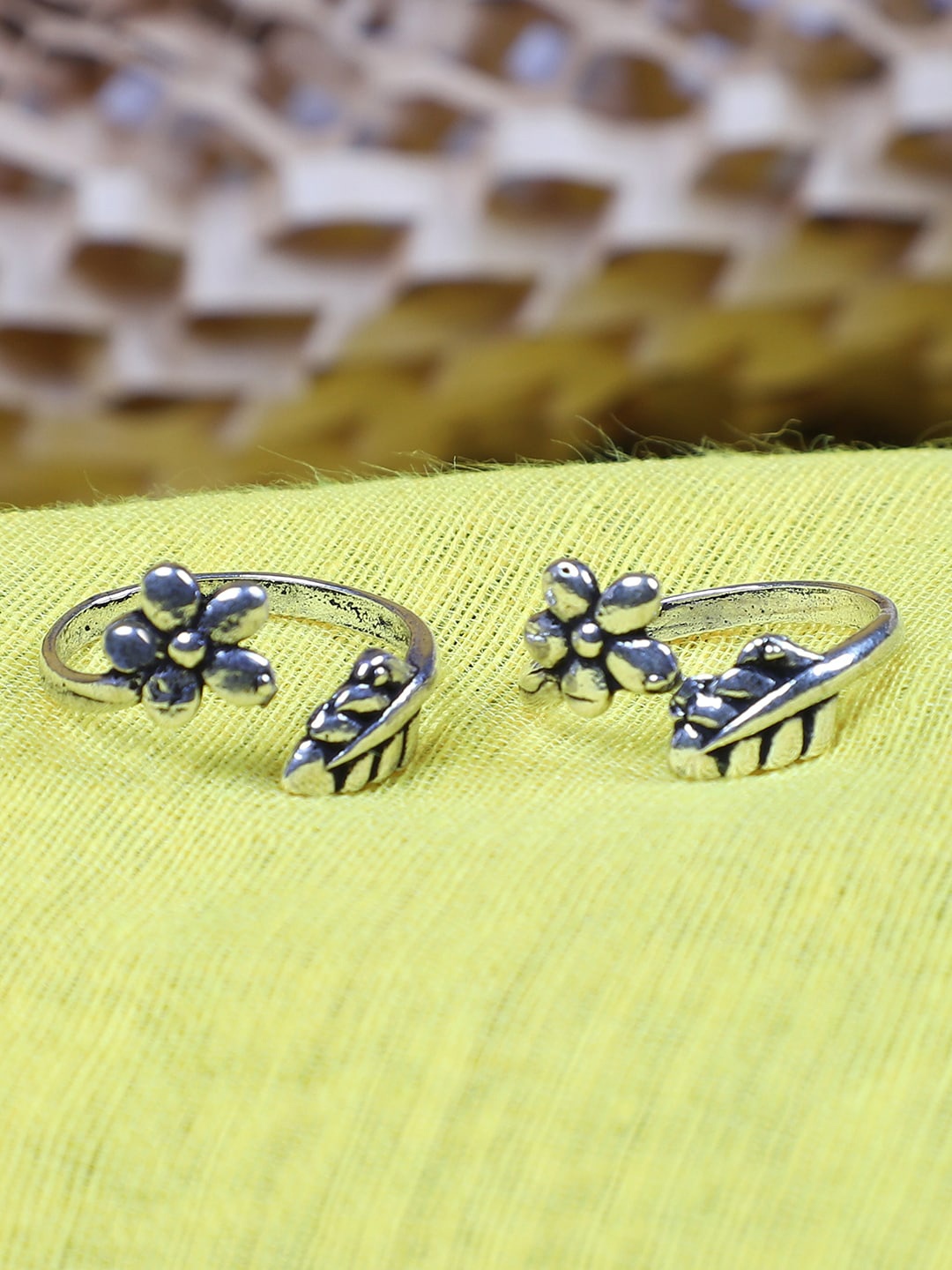 

FIROZA Silver-Plated Flower & Leaf Motif Adjustable Toe Rings