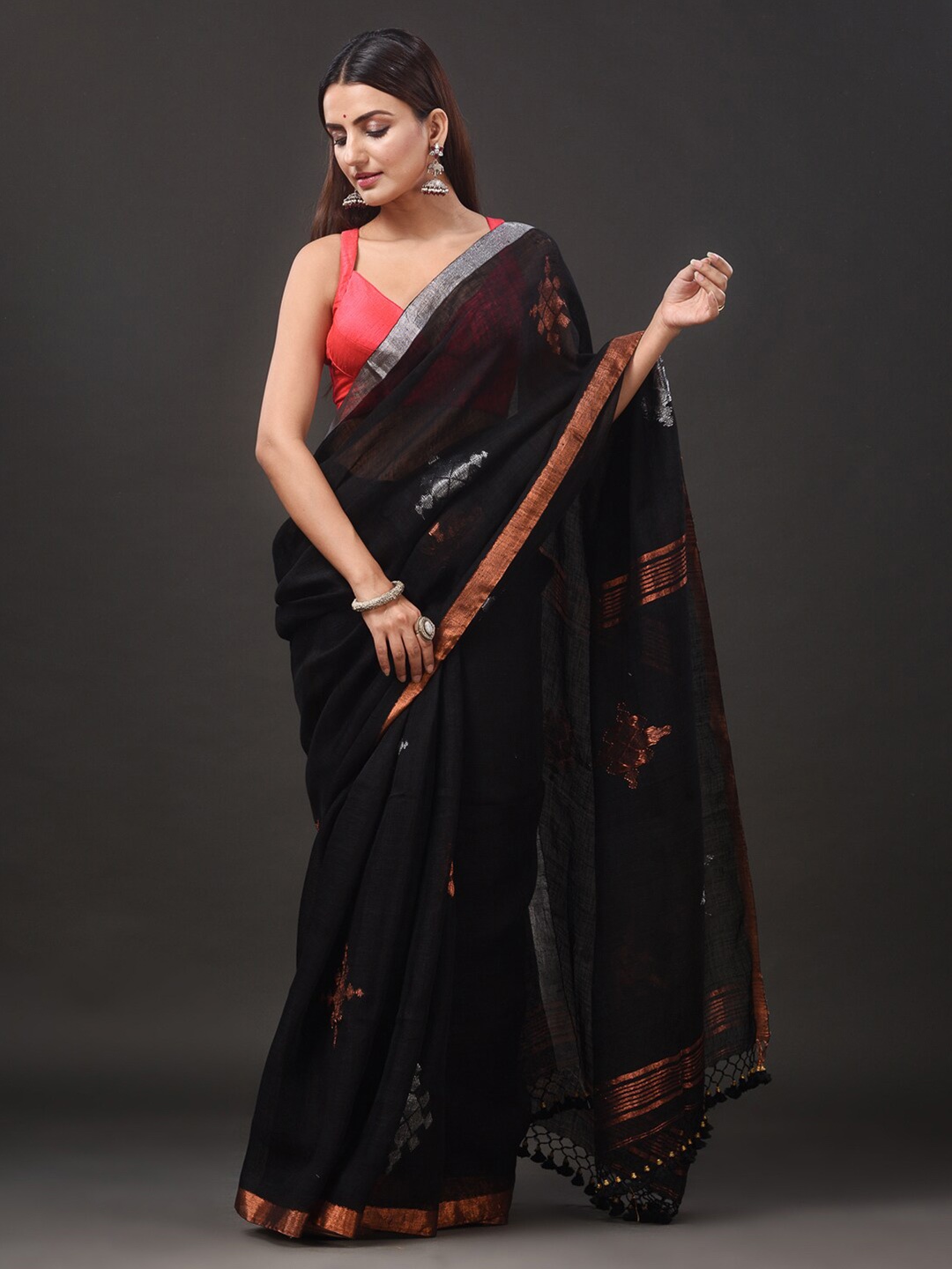 

SAJASAJO Ethnic Motifs Woven Design Zari Pure Linen Saree, Black