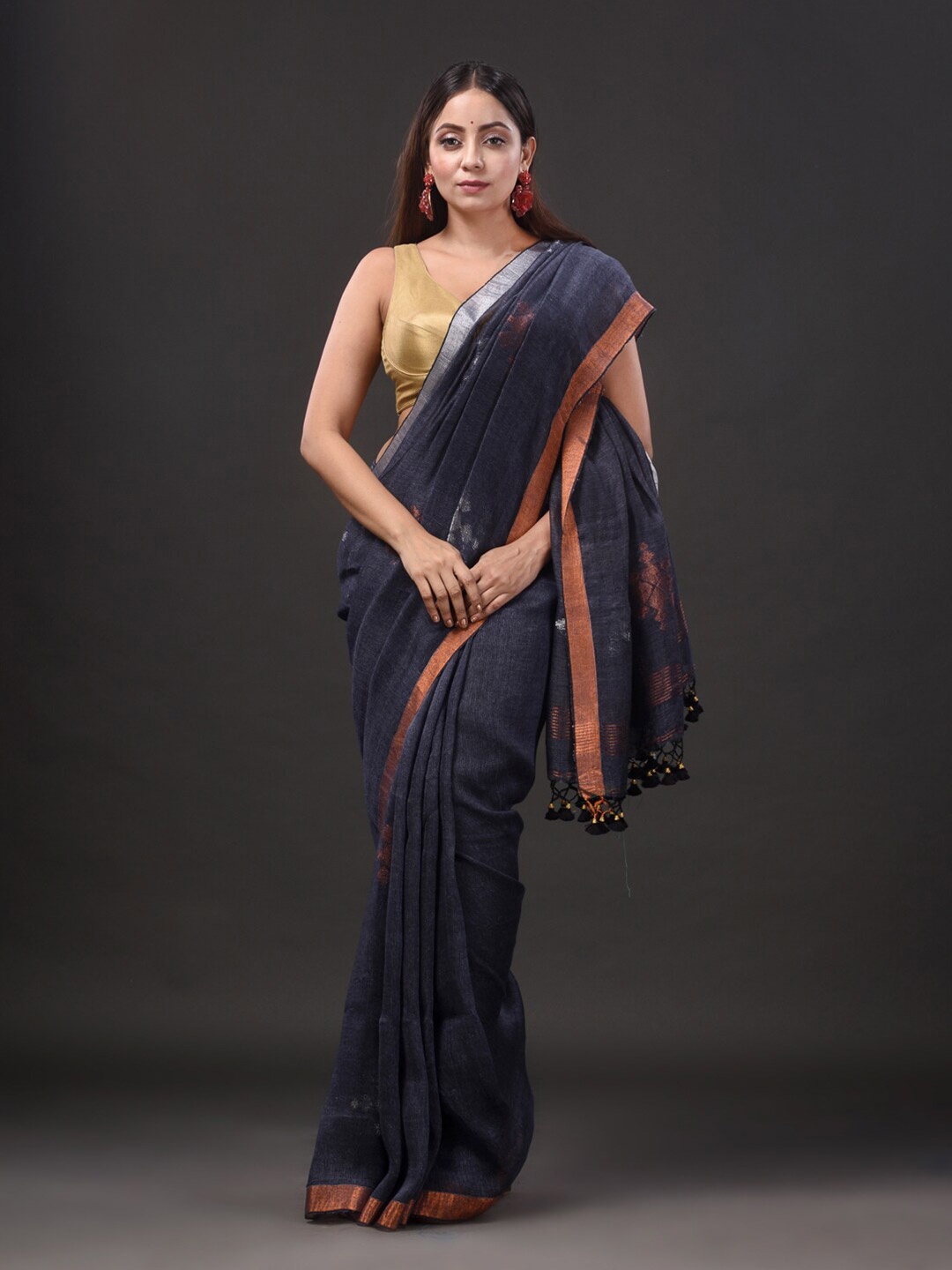 

SAJASAJO Ethnic Motifs Woven Design Zari Pure Linen Saree, Grey