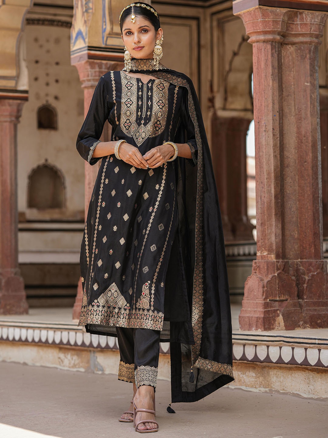 

SCAKHI Regular Beads & Stones Pure Silk Jacquard Kurta With Trousers & Dupatta, Black