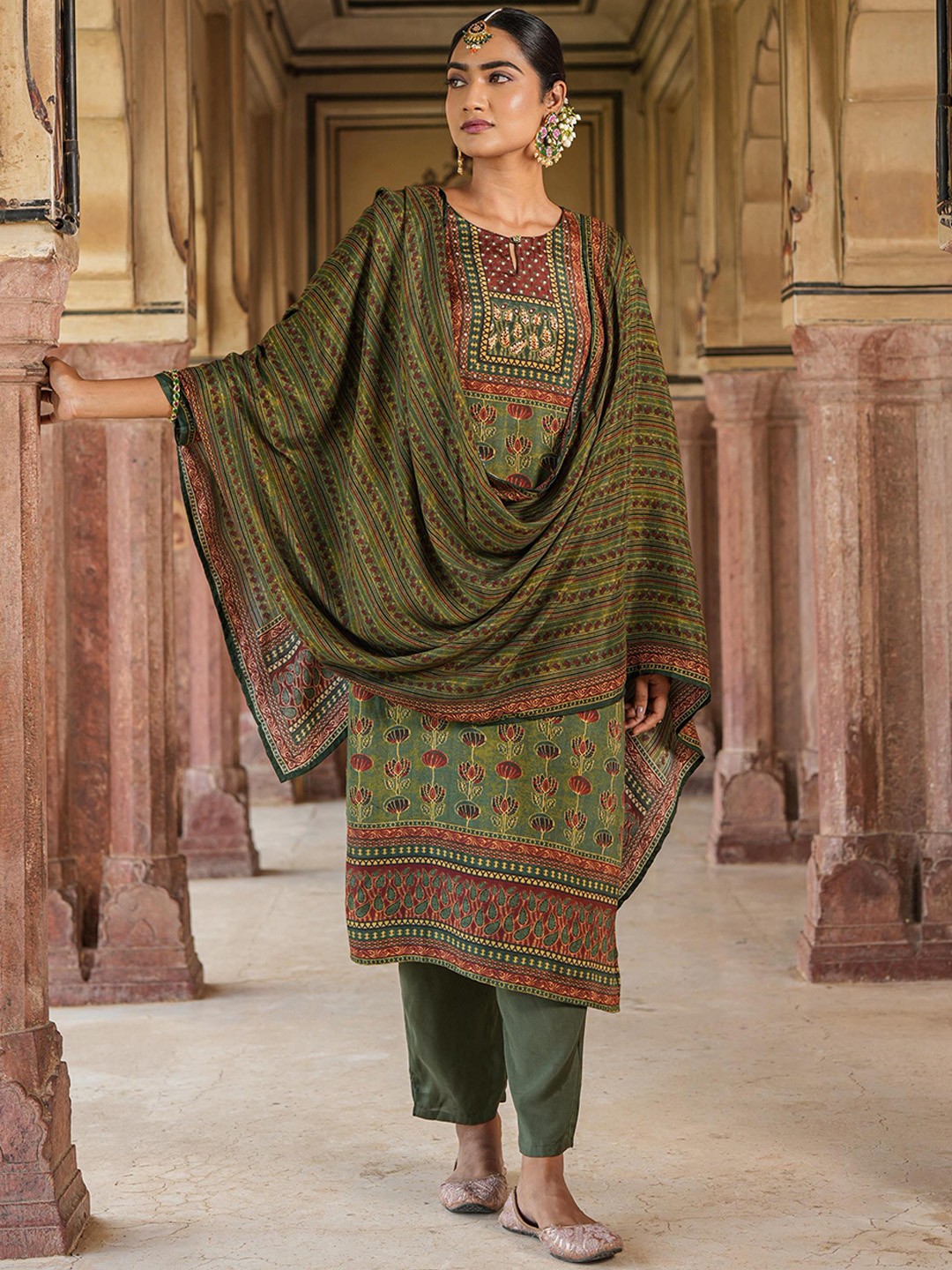 

SCAKHI Ethnic Motifs Printed Pure Silk Straight Kurta With Trousers & Dupatta, Green