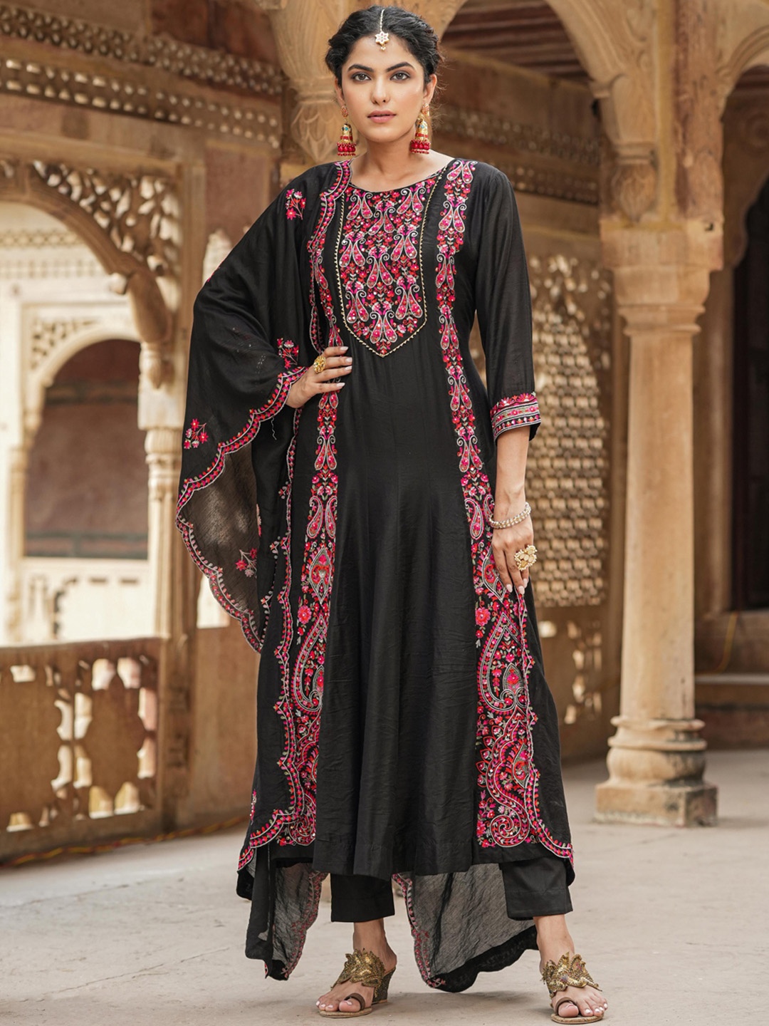 

SCAKHI Paisley Embroidered Chanderi Silk Kurta with Trousers & Dupatta, Black