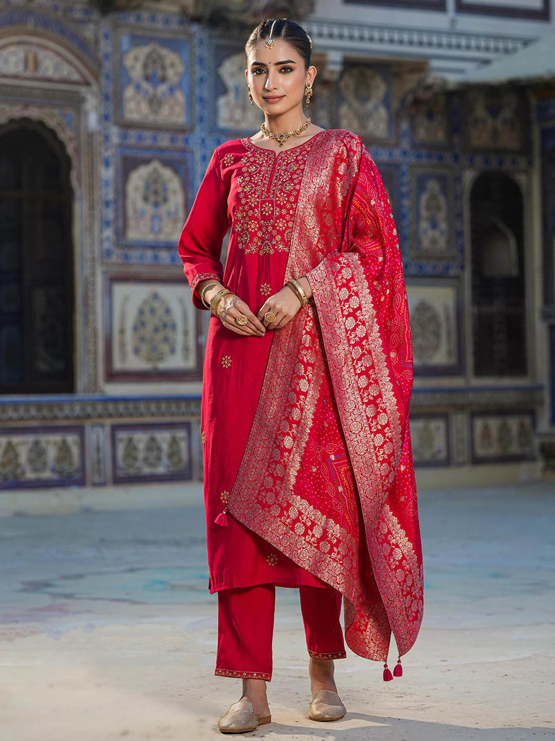 

SCAKHI Floral Embroidered V-Neck Straight Kurta & Trouser With Dupatta, Pink