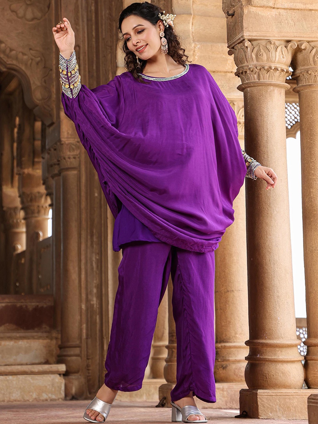 

SCAKHI Embellished Balloon Sleeves Ethnic Tunic With Camisole & Straight Trouser, Purple