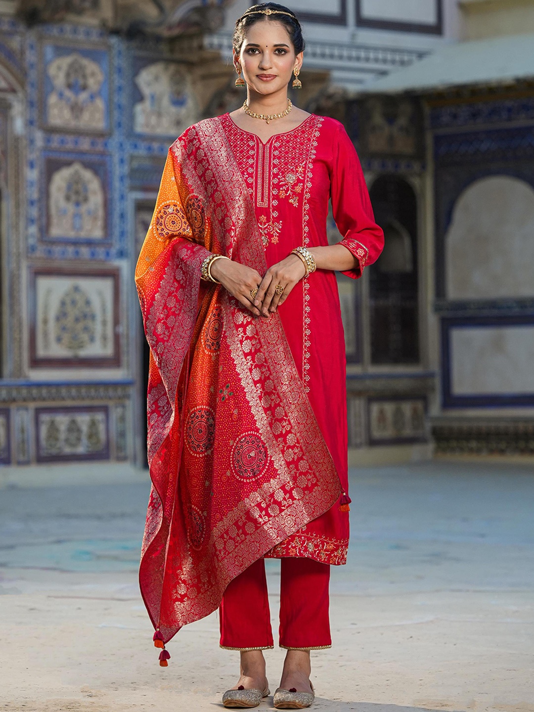 

SCAKHI Ethnci Motifs Embroidered Jacquard Kurta With Trousers & Dupatta, Red