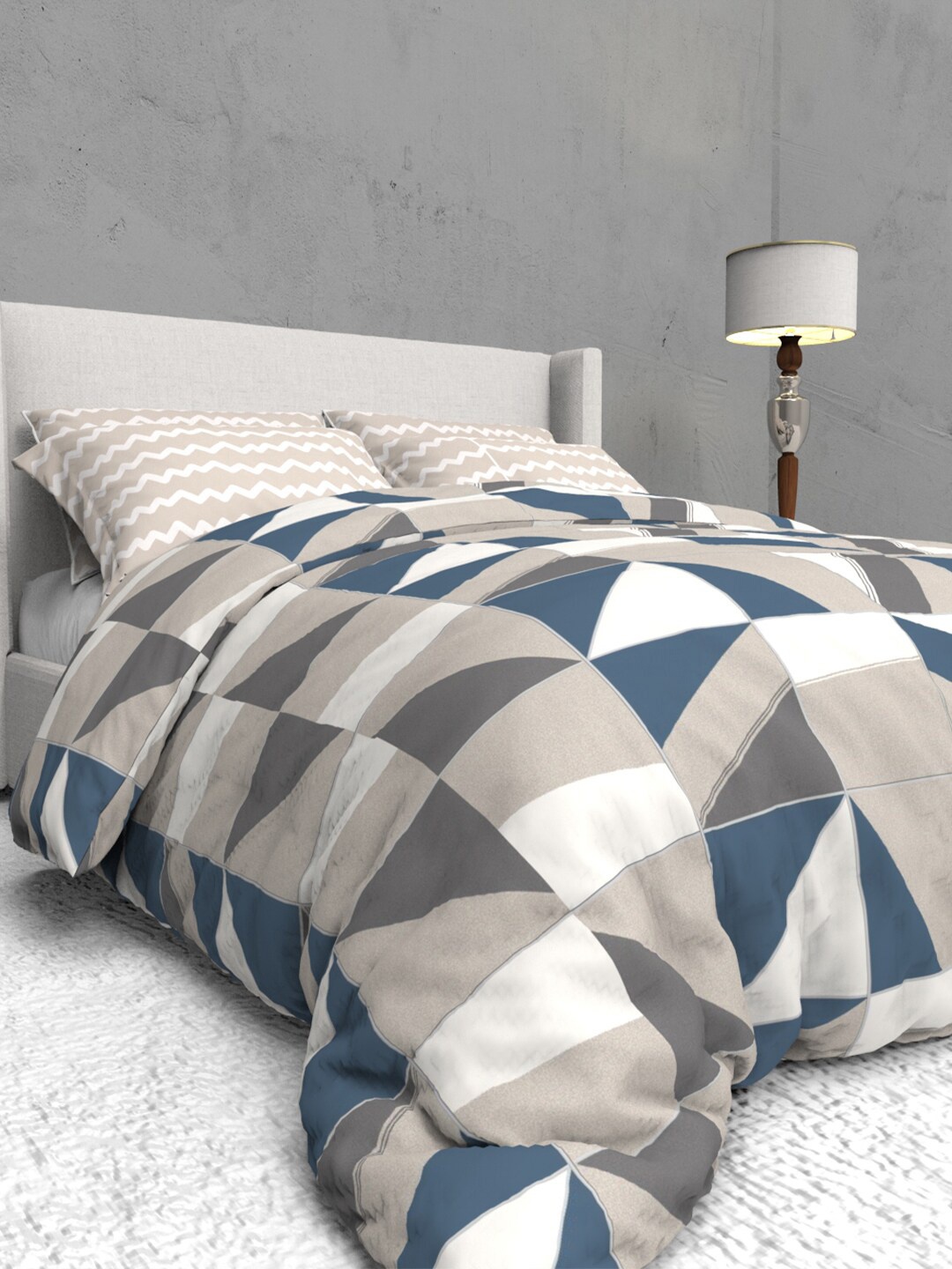 

THE WHITE MOSS White & Blue Geometric 400 TC Queen Bedsheet with 2 Pillow Covers
