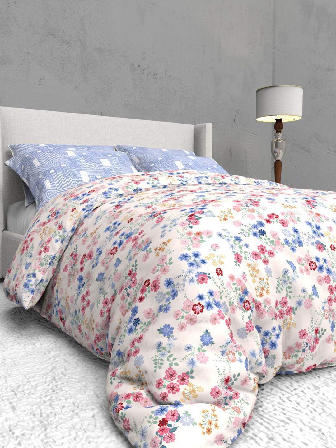 

THE WHITE MOSS White & Pink Floral 400 TC Queen Bedsheet with 2 Pillow Covers