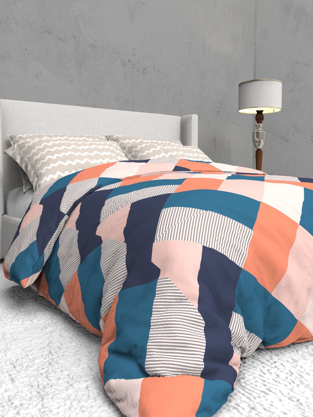

THE WHITE MOSS White & Blue Geometric 400 TC Queen Bedsheet with 2 Pillow Covers