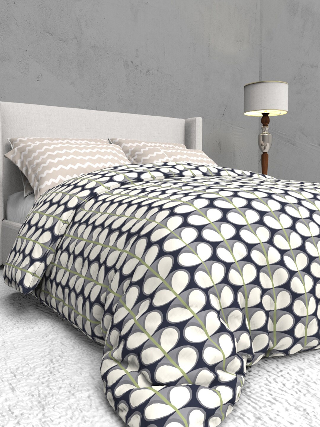 

THE WHITE MOSS White & Grey Geometric 400 TC Queen Bedsheet with 2 Pillow Covers