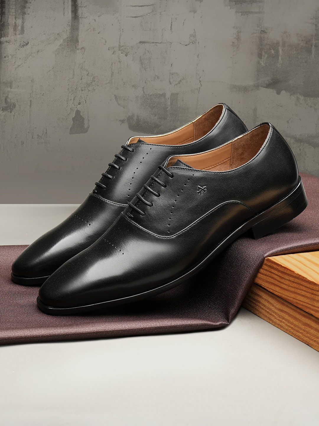 Arrow Men Danny 2.0 Perforated Leather Formal Oxfords, Black
