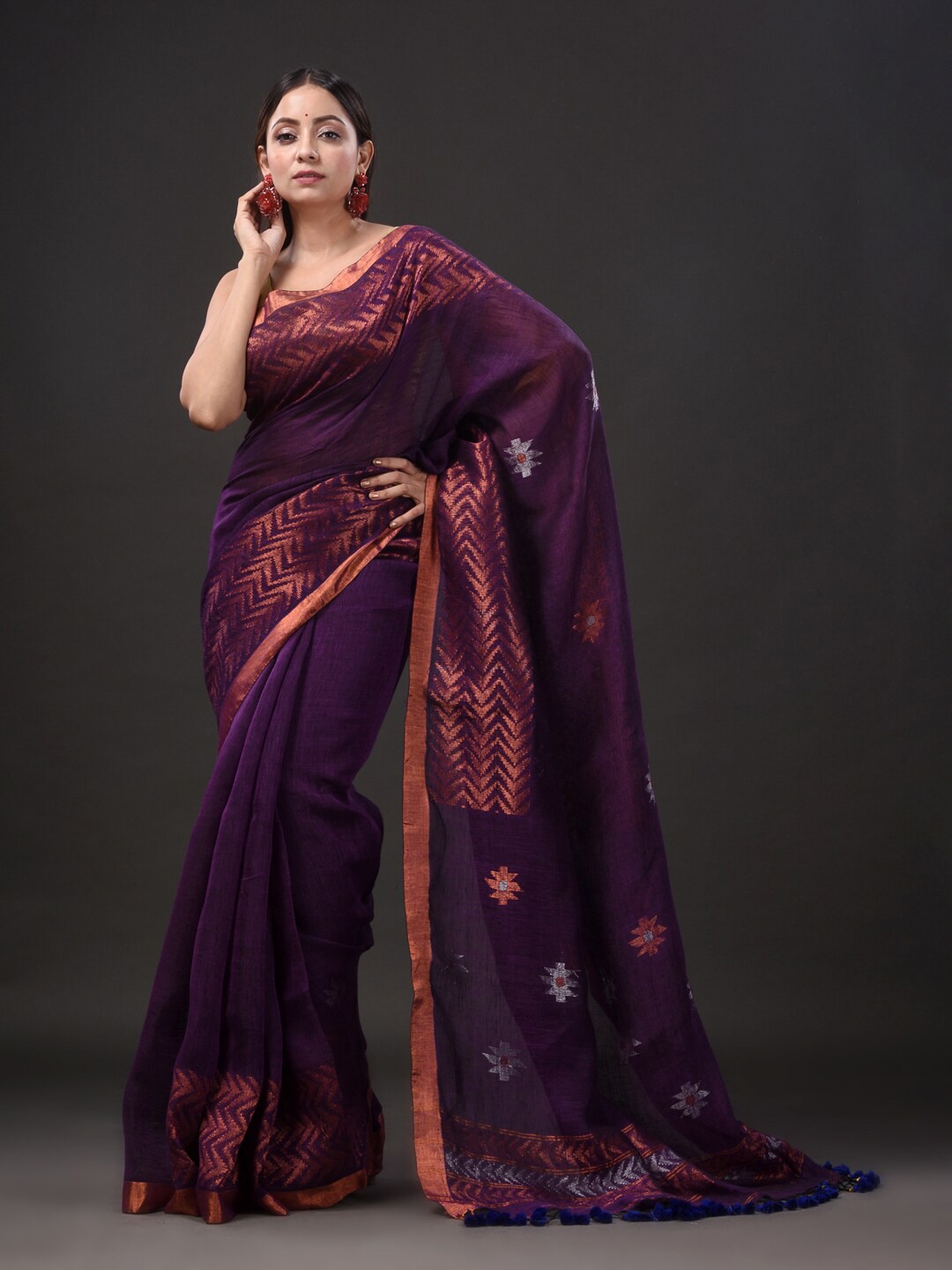

Mitera Ethnic Motifs Woven Design Zari Pure Linen Saree, Magenta