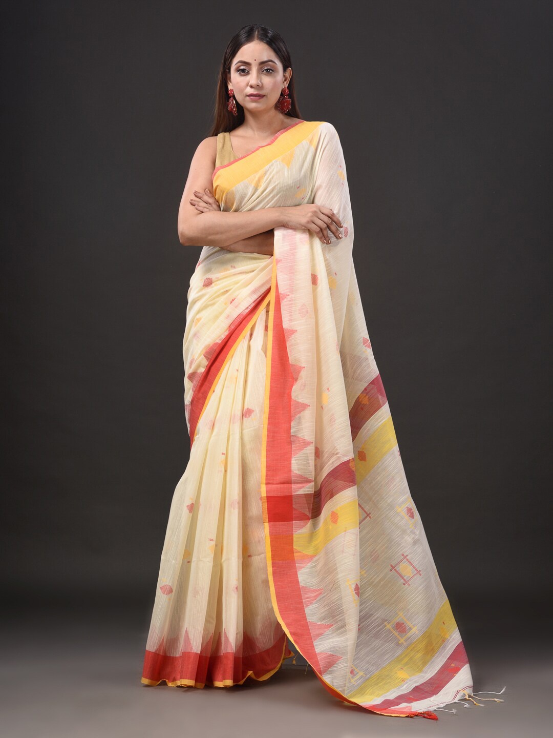 

Mitera Geometric Woven Design Jamdani Saree, Off white