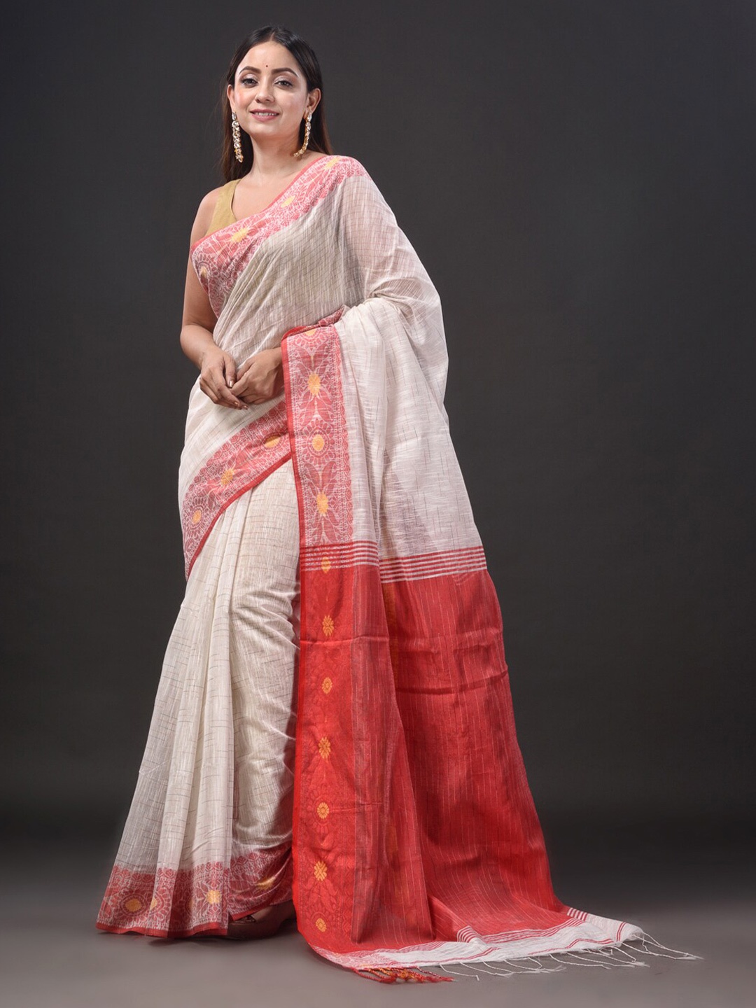 

Mitera Checked Saree, White