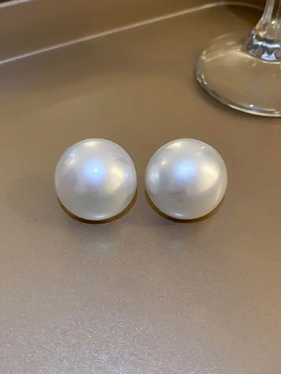 

ISHKAARA Pearl Stud Earrings, White