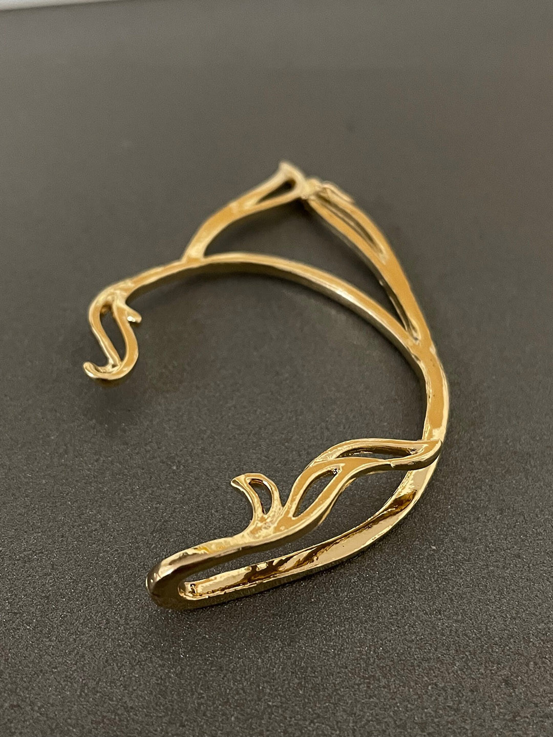 

ISHKAARA Gold-Plated Contemporary Earcuff