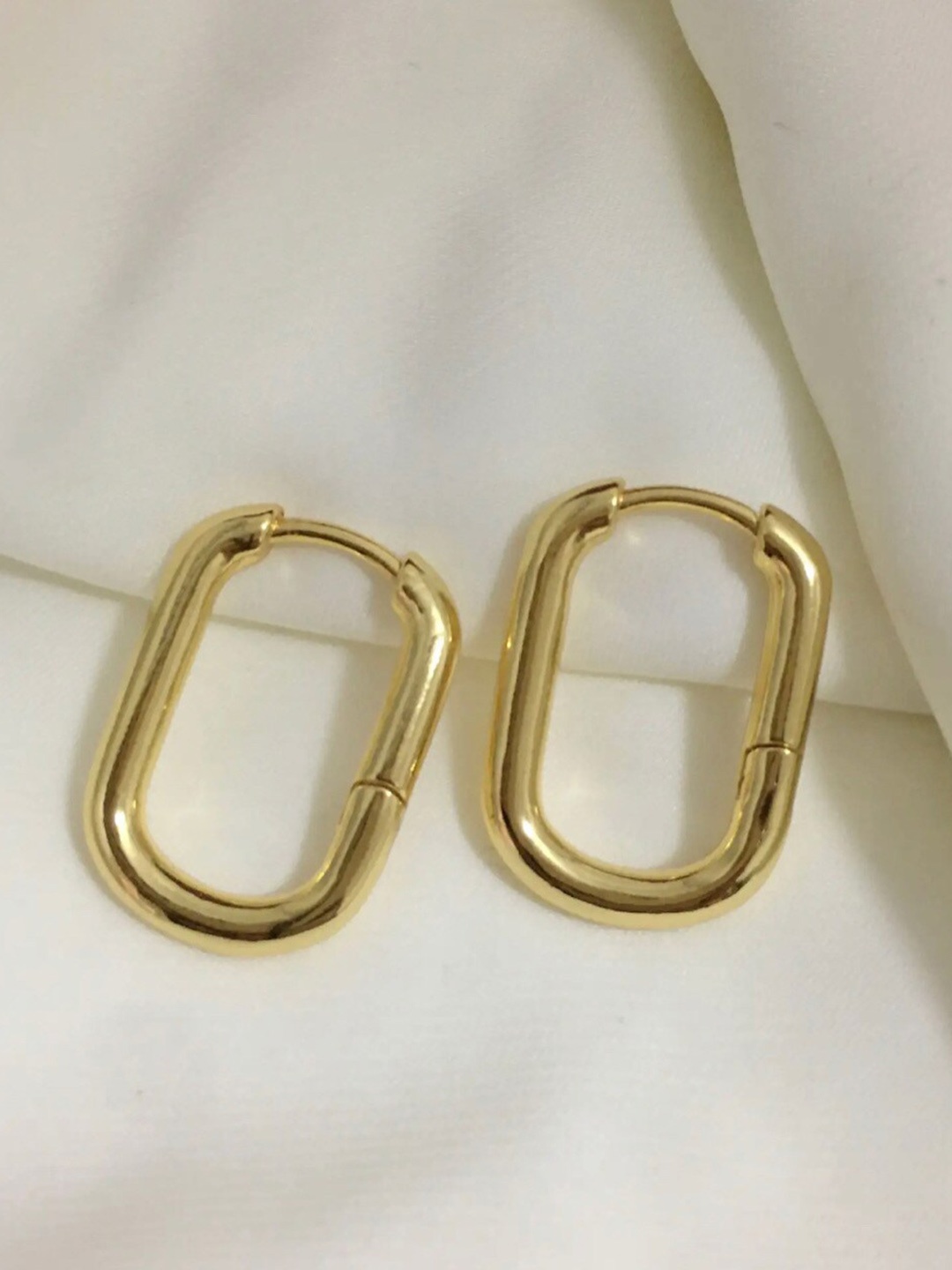 

ISHKAARA Gold-Plated Contemporary Hoop Earrings