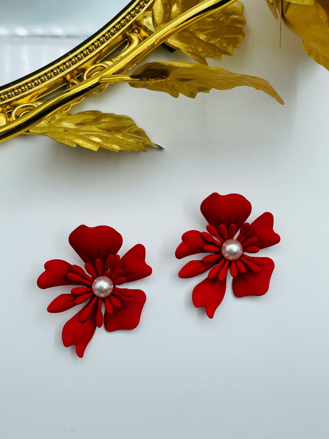 

ISHKAARA Beaded Floral Studs Earrings, Red