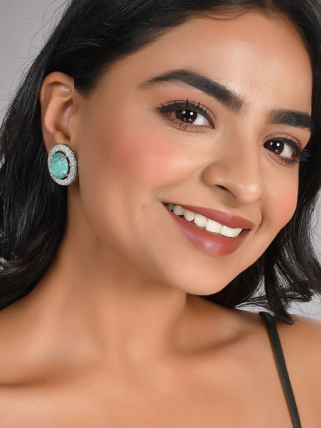 

AQUASTREET Silver-Plated AD Studded Round Contemporary Stud Earrings