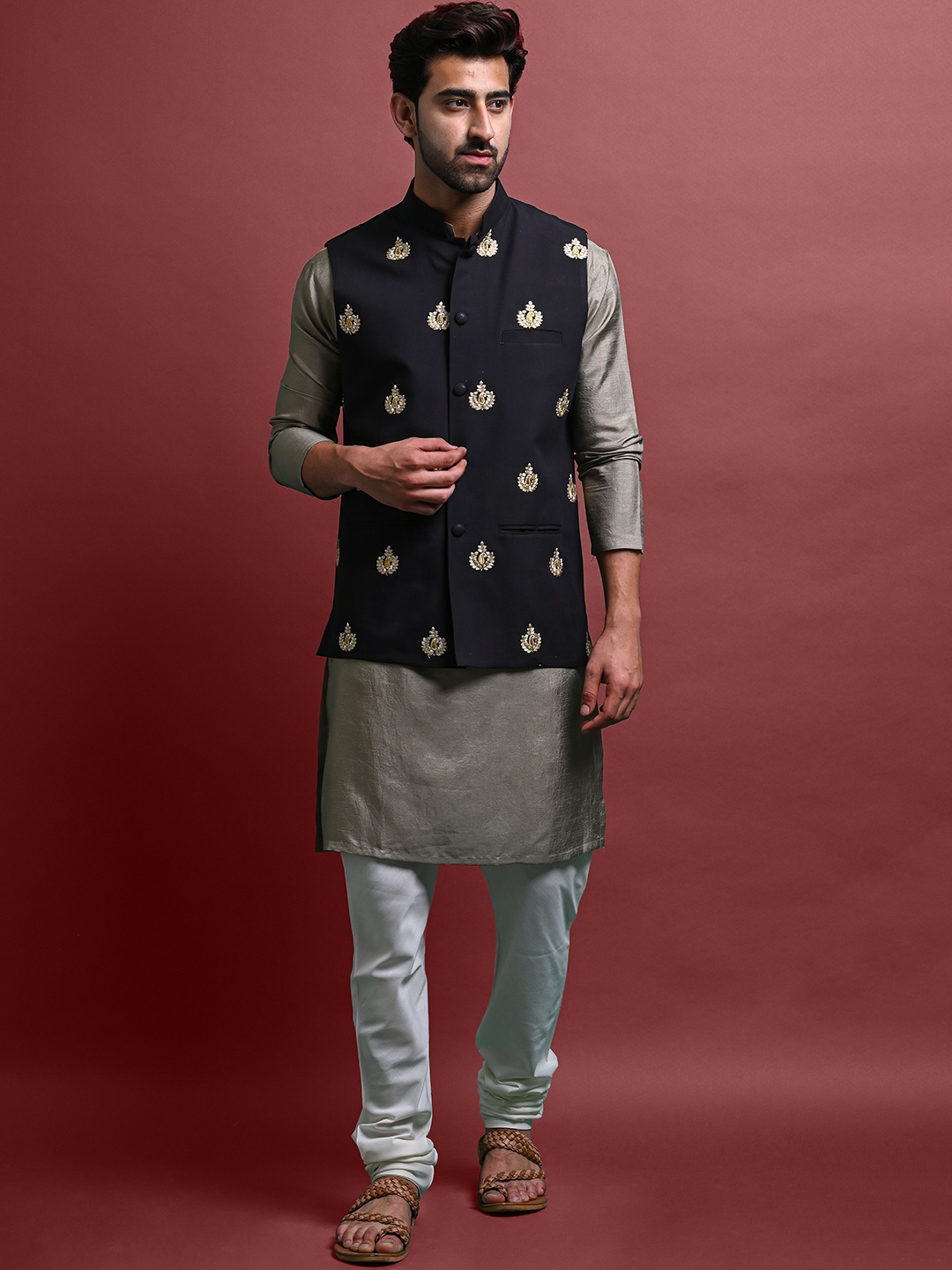 

VESHAM Mandarin Collar Straight Kurta With Churidar & Nehru Jacket, Black