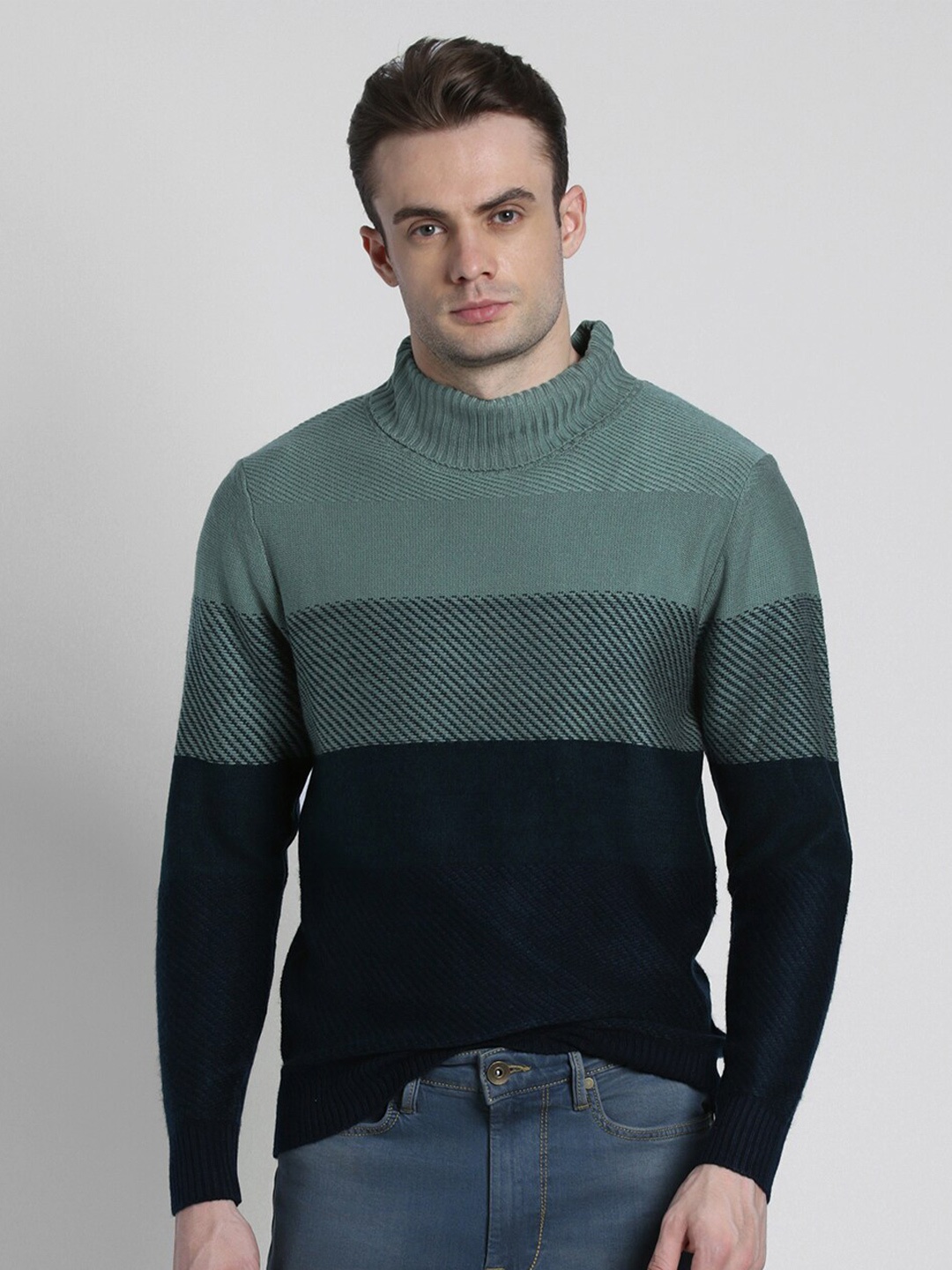 

Dennis Lingo Colourblocked Turtle Neck Long Sleeves Acrylic Pullover Sweater, Green