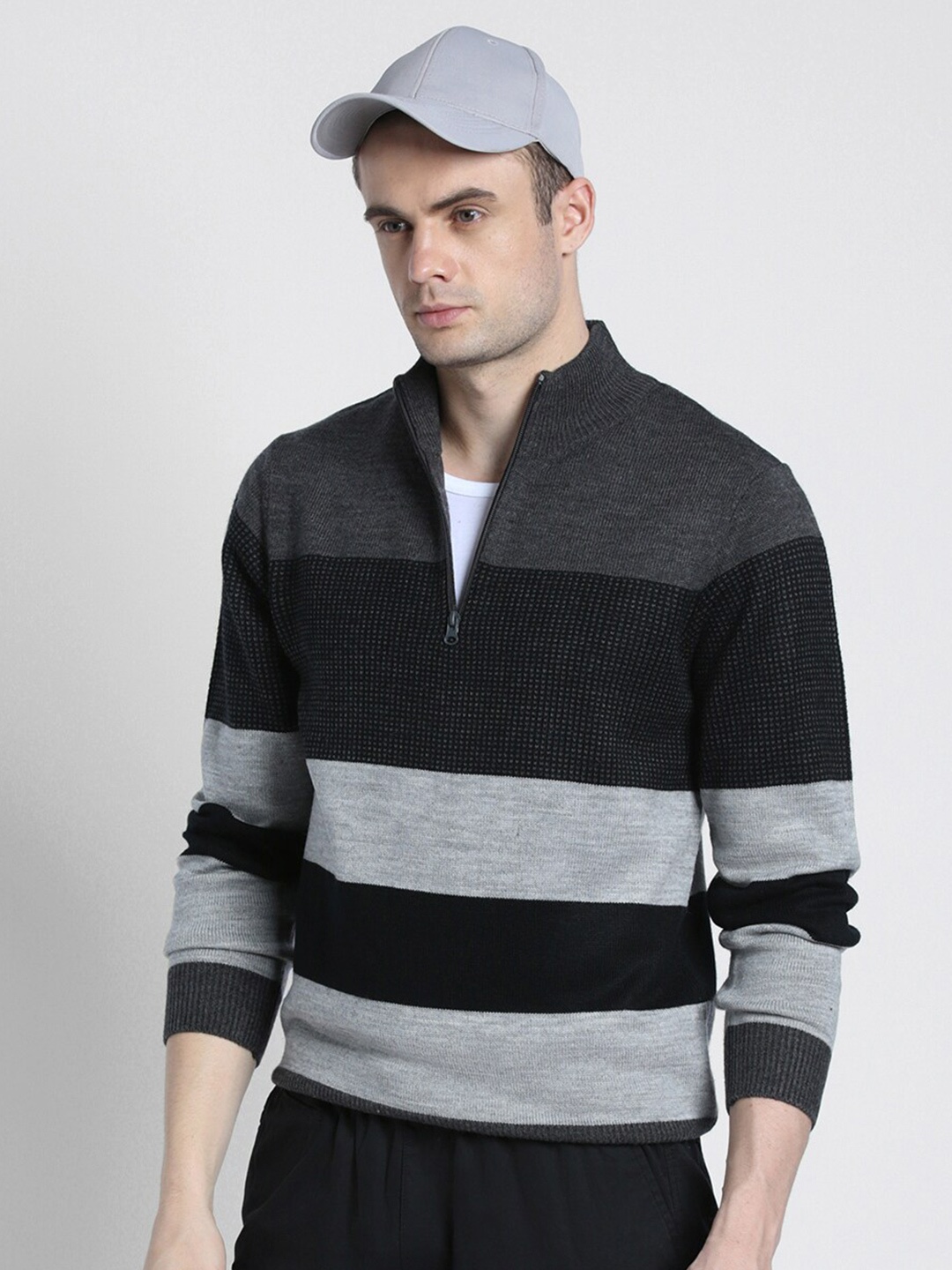 

Dennis Lingo Colourblocked Mock Collar Long Sleeves Acrylic Pullover Sweater, Grey