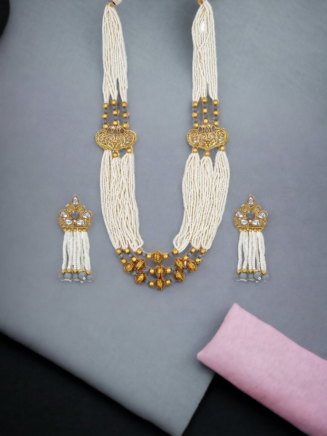 

Anouk Gold-plated Kundan-studded & Beaded Necklace & Earrings Set