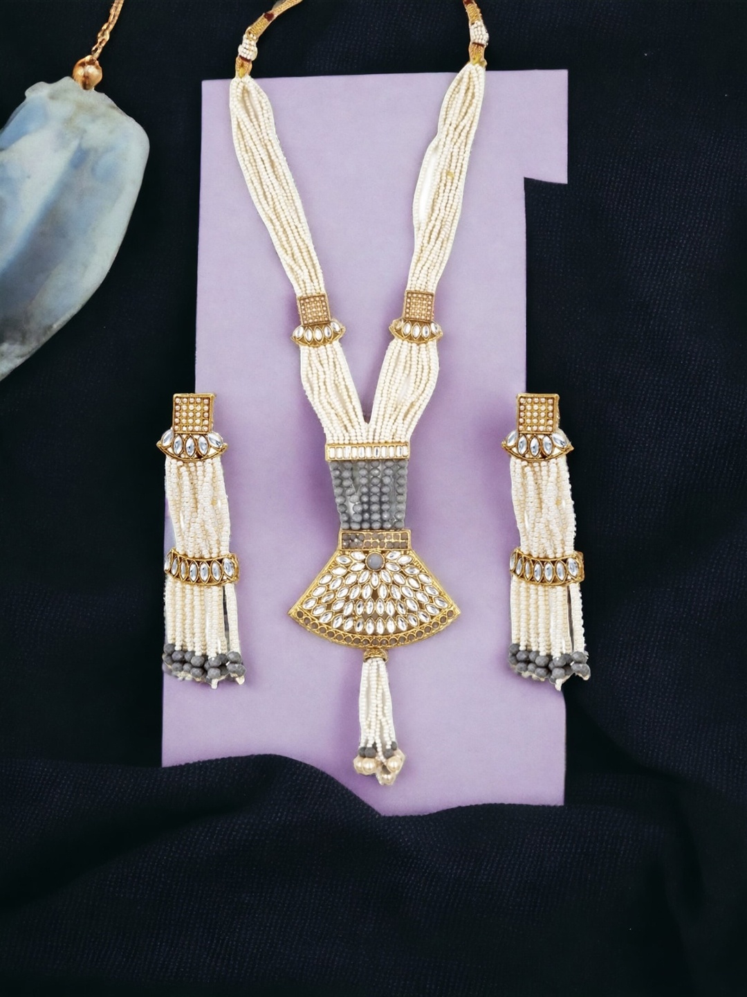 

Anouk Gold Plated Kundan Stone Studded & Beaded Jewellery Set
