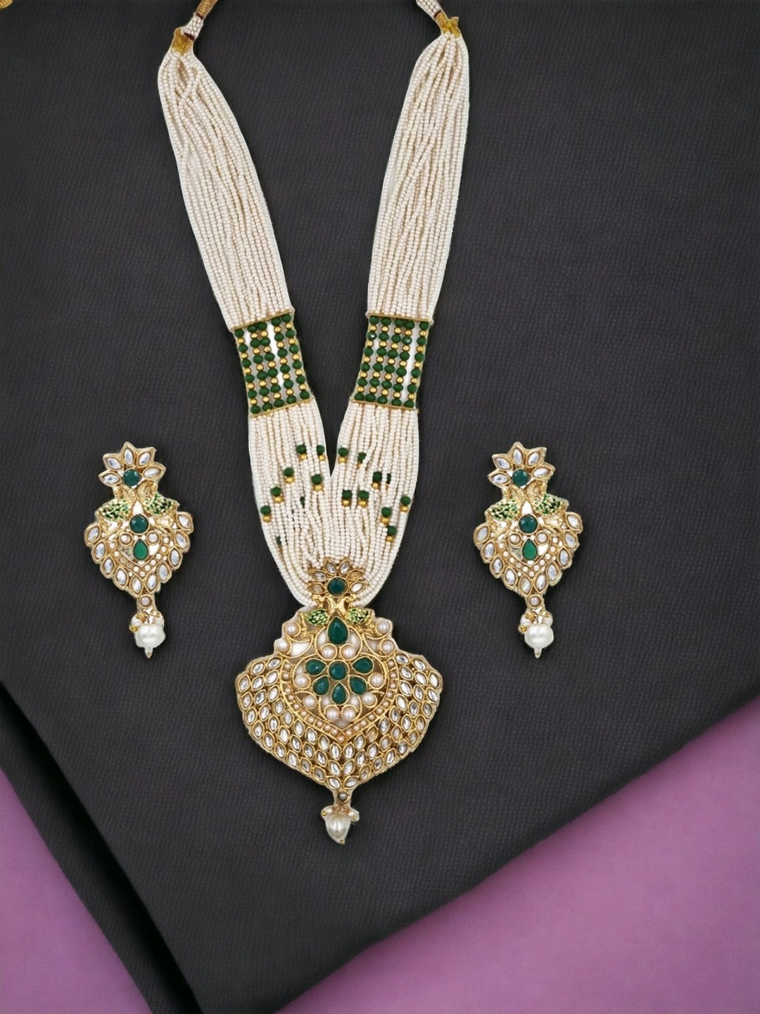 

Anouk Gold Plated Kundan Stone Studded & Beaded Jewellery Set